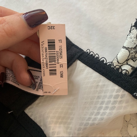 NWT Victoria’s Secret Bra top - size 32C - Picture 7 of 11